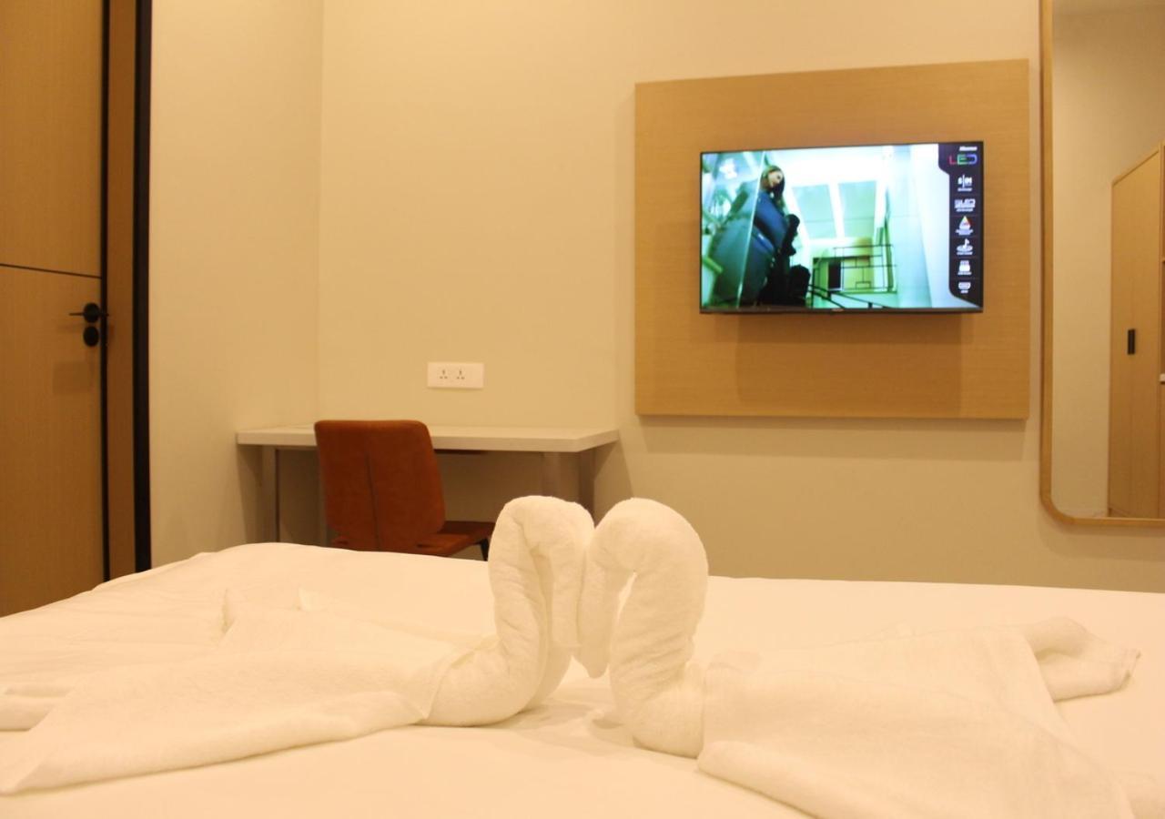 Ixoras Hotel Lemba キンシャサ エクステリア 写真