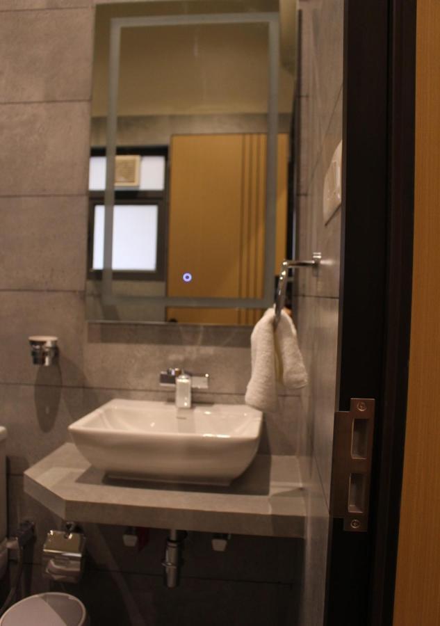Ixoras Hotel Lemba キンシャサ エクステリア 写真