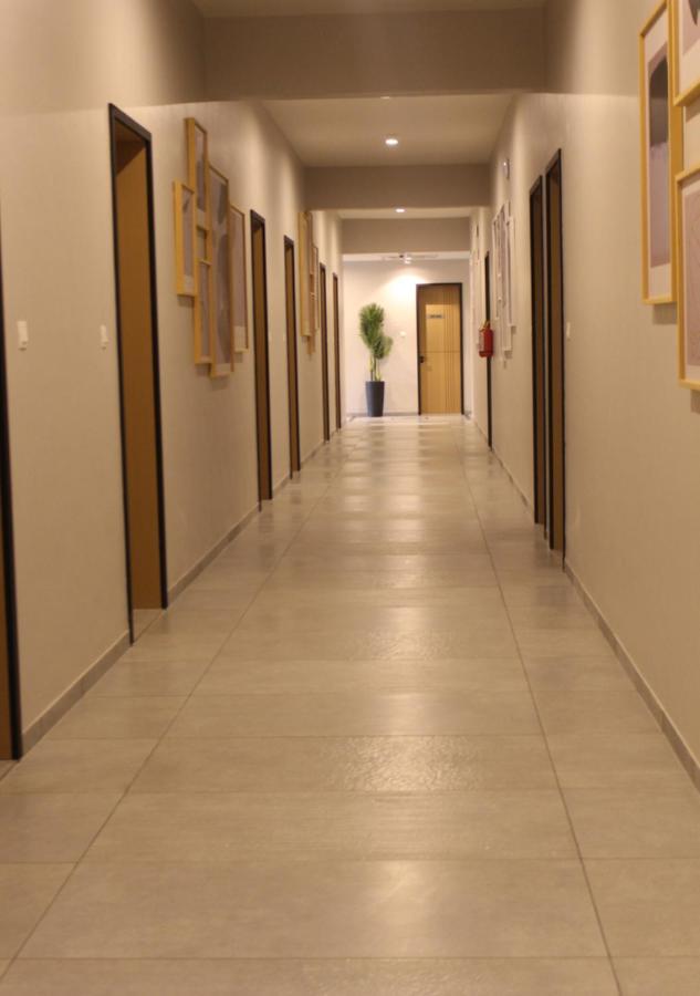 Ixoras Hotel Lemba キンシャサ エクステリア 写真