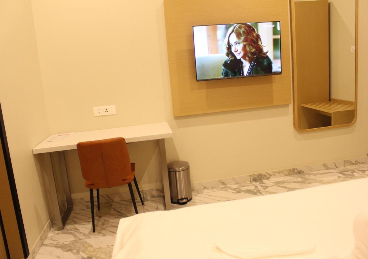 Ixoras Hotel Lemba キンシャサ エクステリア 写真