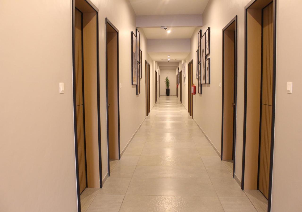 Ixoras Hotel Lemba キンシャサ エクステリア 写真
