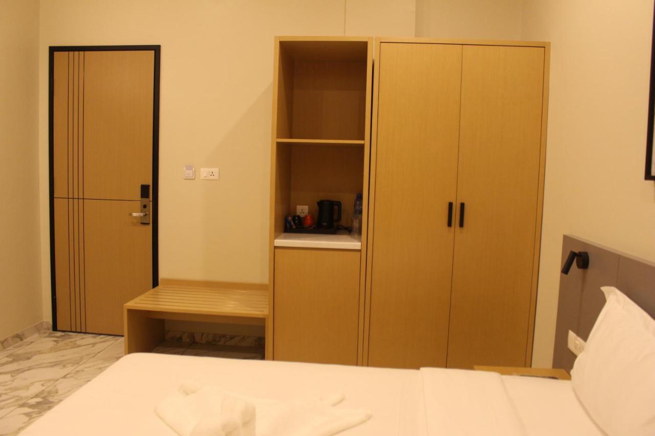 Ixoras Hotel Lemba キンシャサ エクステリア 写真