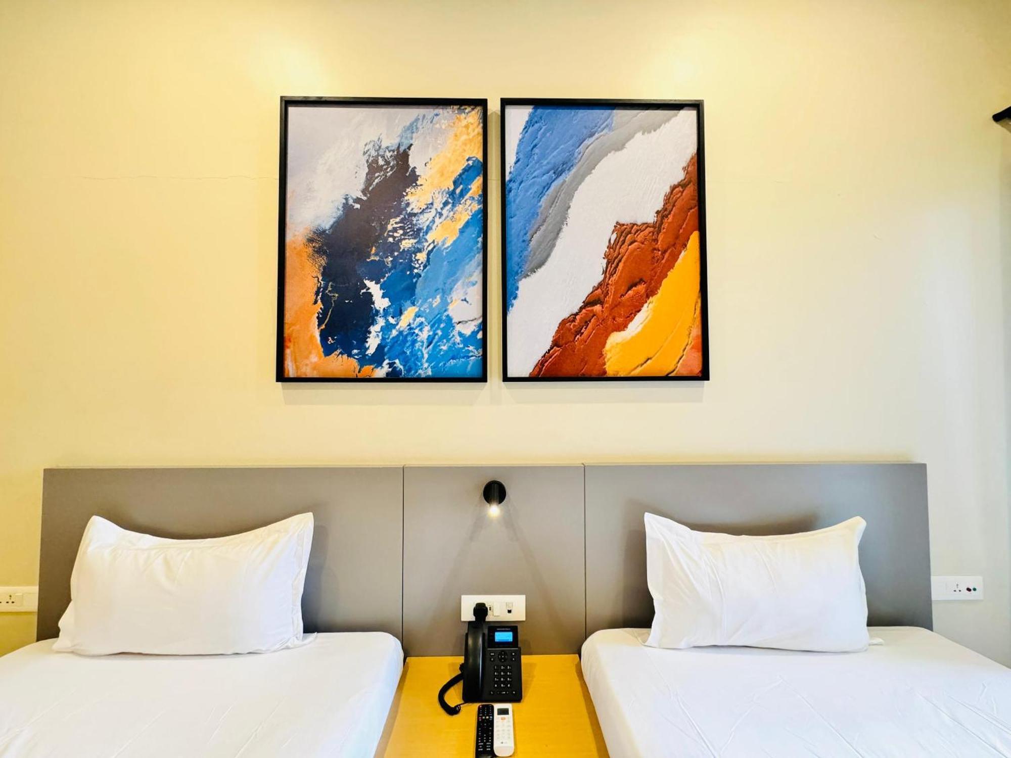 Ixoras Hotel Lemba キンシャサ エクステリア 写真