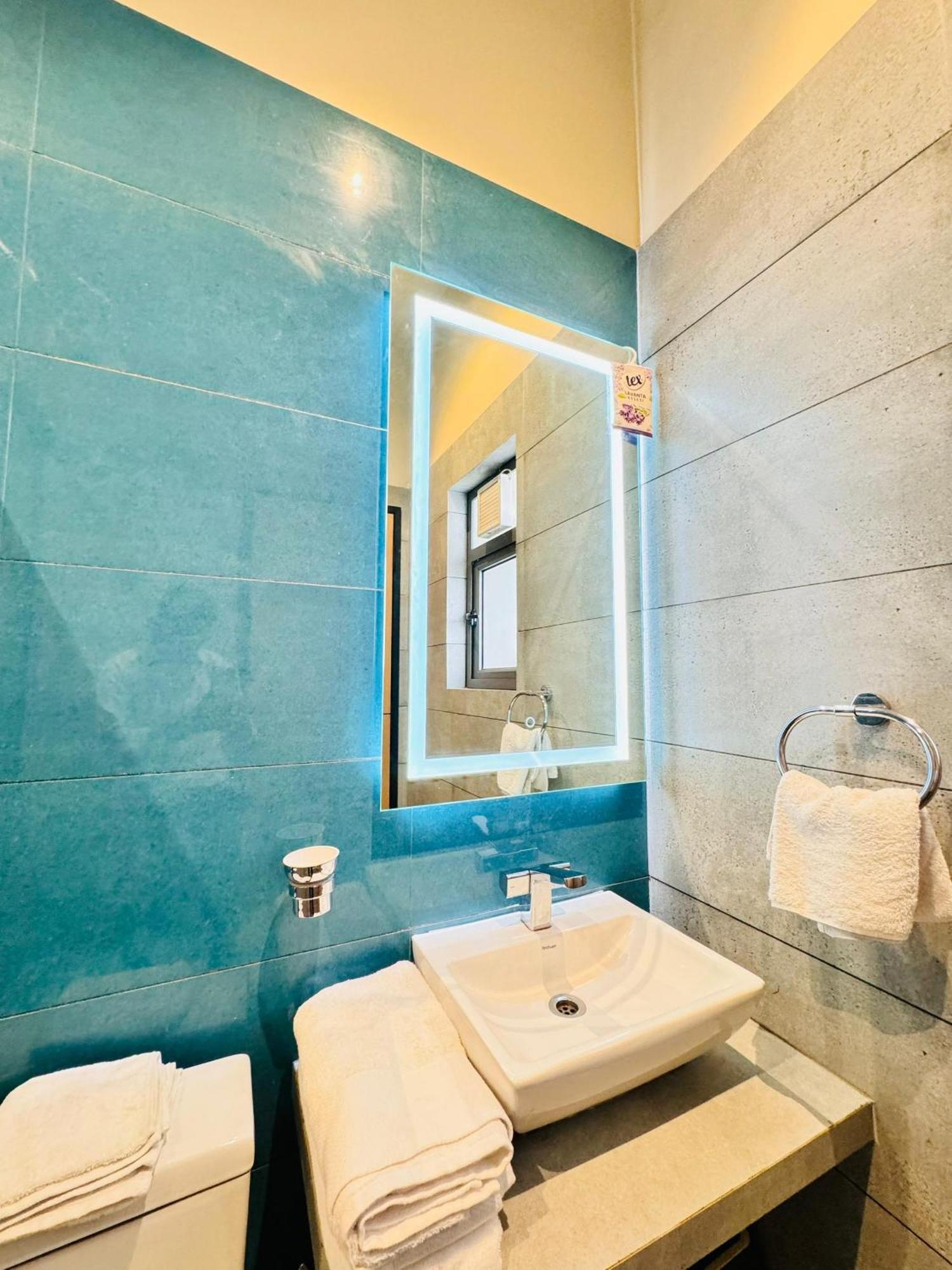 Ixoras Hotel Lemba キンシャサ エクステリア 写真