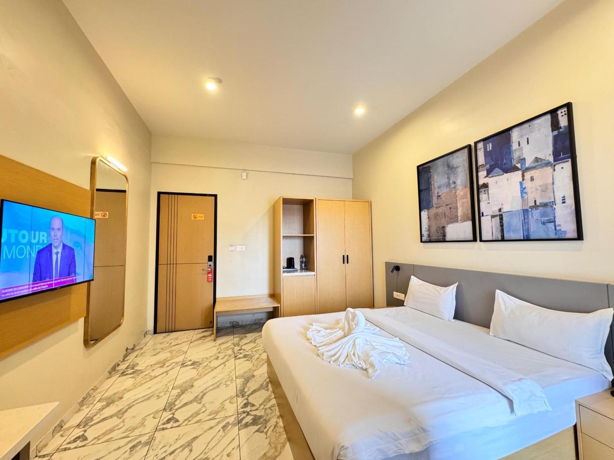 Ixoras Hotel Lemba キンシャサ エクステリア 写真