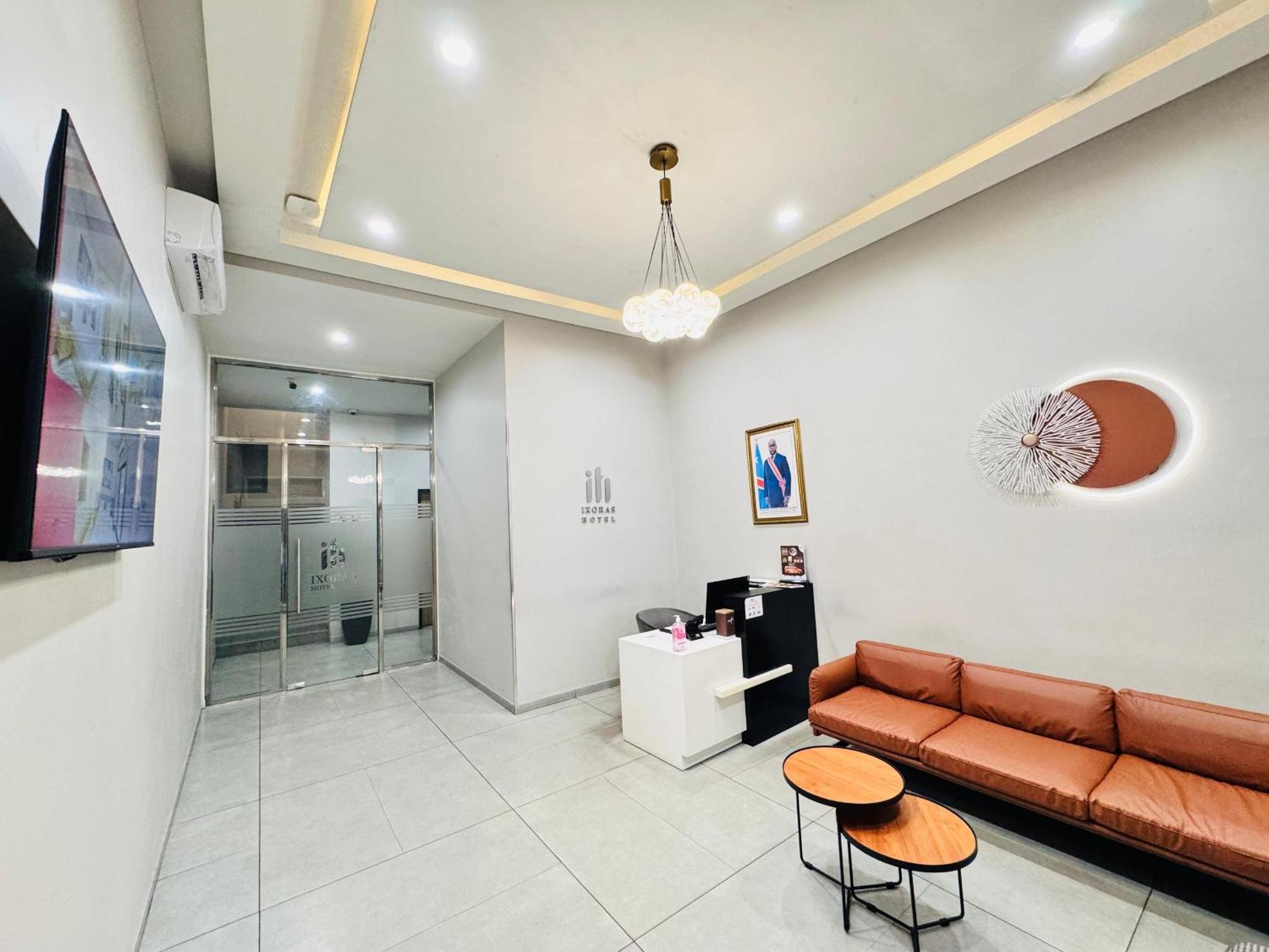 Ixoras Hotel Lemba キンシャサ エクステリア 写真